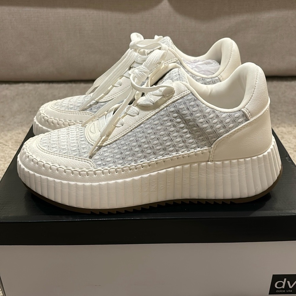 DV Dolce Vita Women’s Fay White Platform Sneakers New 7.5​